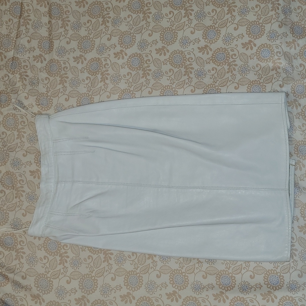 VAKKO Vintage Leather Skirt size 6 Off White